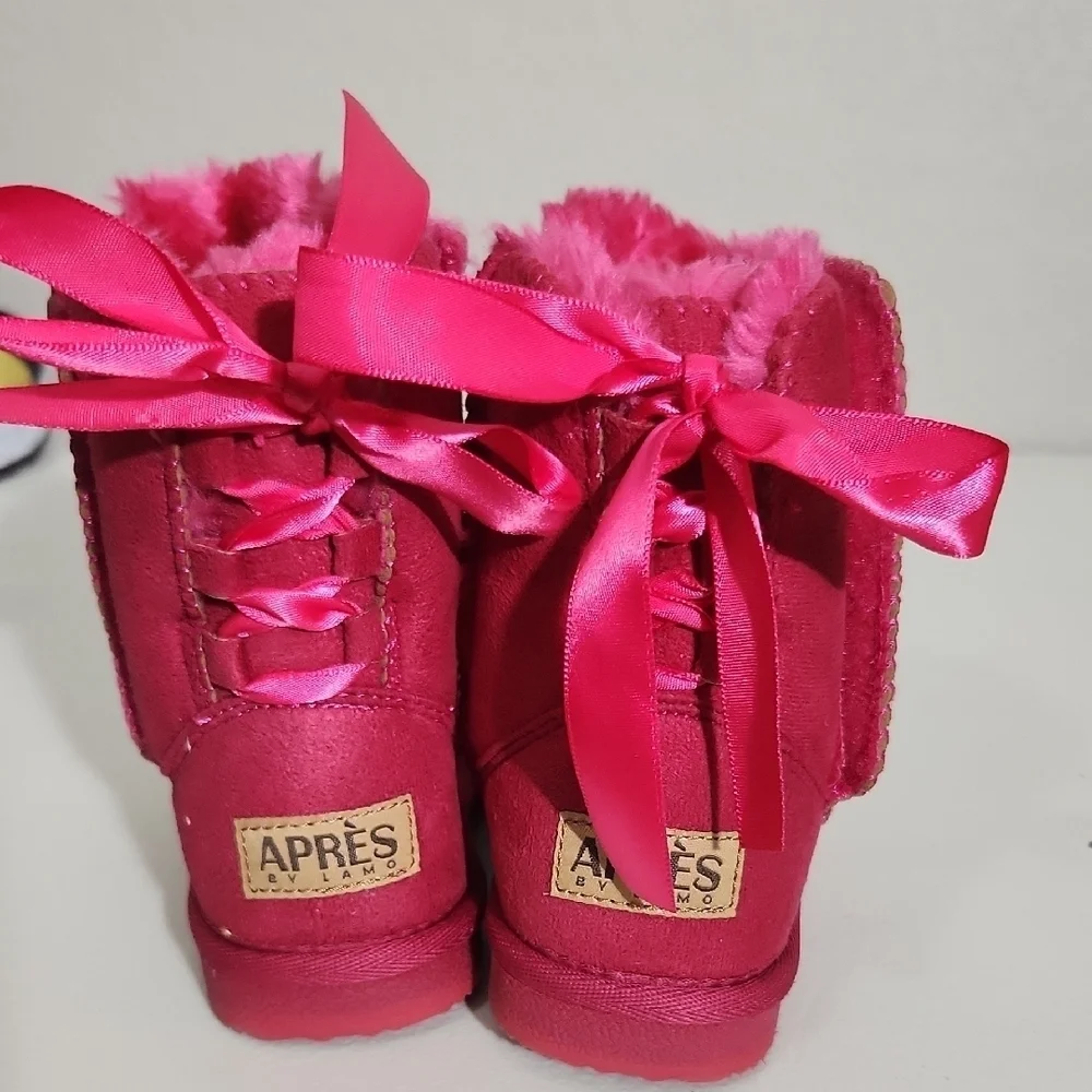 Lamo Apres Boots Size 10 Toddlers Pink Suede Ankle  Fuzzy Spot On Upper See Pic